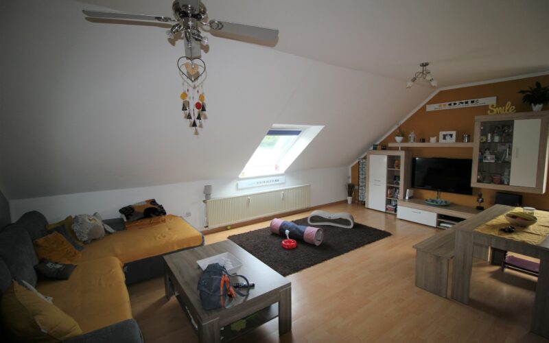 Wohnzimmer in der Whg. 3 im DG