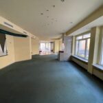 Cafe mit Blick zum Eingangsbereich