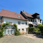 großzügige Liegenschaft mit Charme