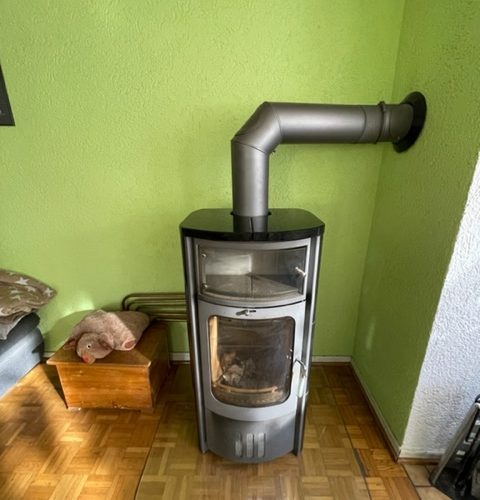 und ein Kaminofen ist auch vorhanden