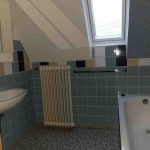 Badezimmer in der Wohnung im DG des Altbaues