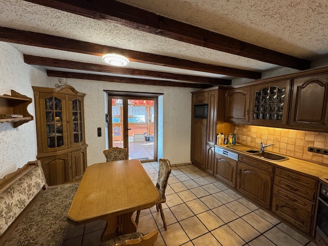 Blick von der Küche zum Wintergarten