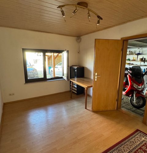 Nutzfläche neben der Garage