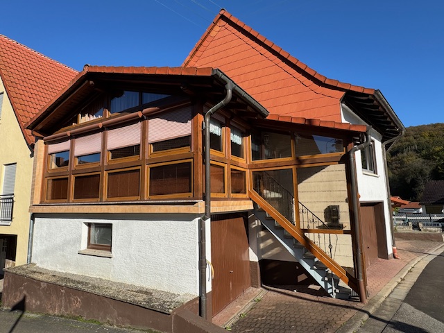 Seitenansicht der Liegenschaft