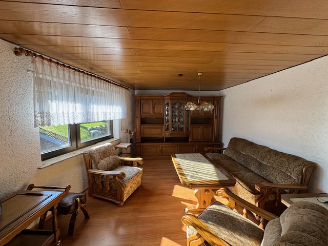 Blick vom Ess- in den Wohnbereich