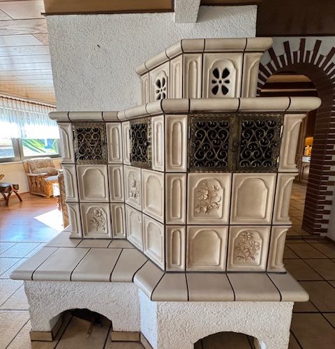 und ein Kachelofen ist auch vorhanden