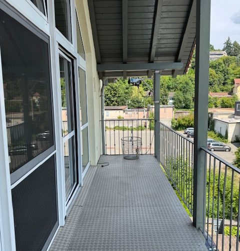überdachter Balkon