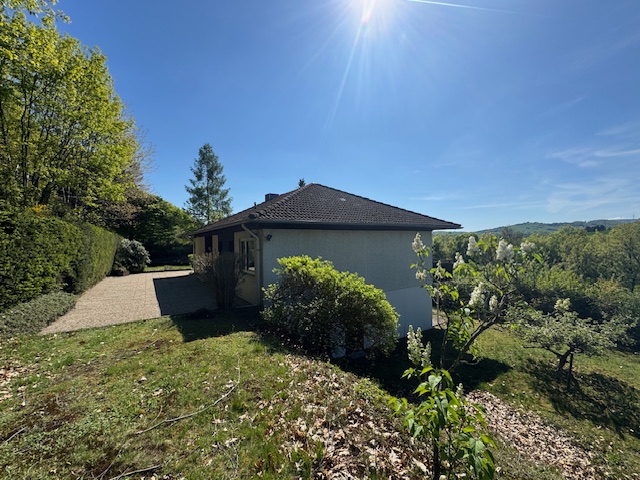 Seitenansicht der Liegenschaft