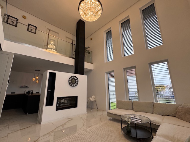 Ihr lichtdurchflutetes Wohnzimmer