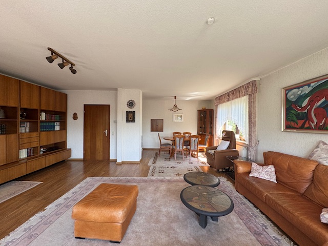 Wohnzimmer mit Blick zum Essbereich