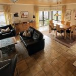 lichtdurchflutetes Wohn-und Esszimmer