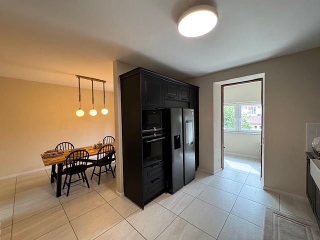 Blick von der Küche zum Esszimmer