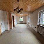 grozügiges Wohnzimmer im EG