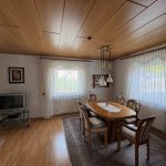 Blick von der Küche zum Essbereich