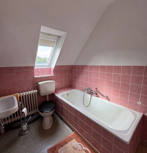 weiteres Badezimmer, hier im OG