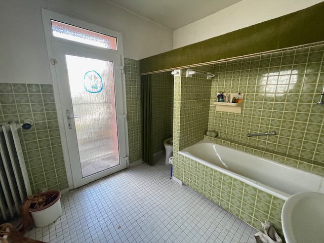 Badezimmer im Erdgeschoss