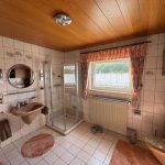 Badezimmer im Erdgeschoss