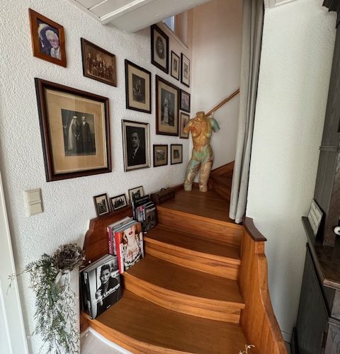 repräsantive Treppe zum Dachgeschoss