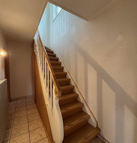 Flur im EG mit Treppenhaus