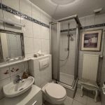zweites Badezimmer im DG
