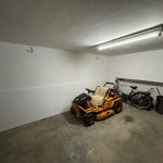 eine der beiden Garagen