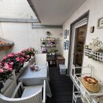 mit Zugang zum Balkon