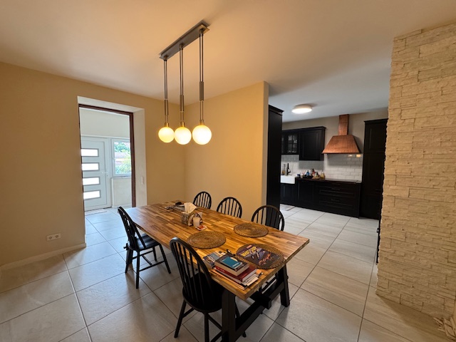 Blick vom Esszimmer zur Küche