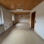 großzügiges Wohnzimmer im EG