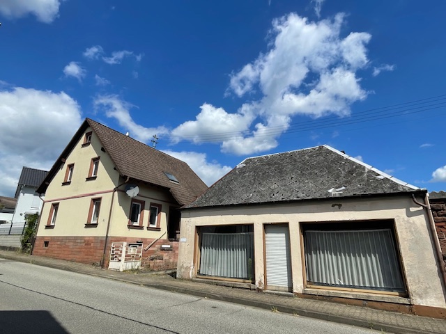 Ansicht aus südlicher Richtung mit Nebengebäude