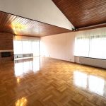 Lichtdurchflutetes Wohnzimmer